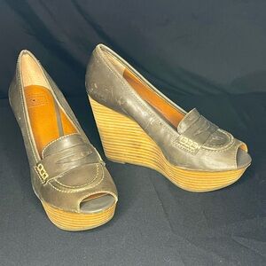 Lucky Brand Laila Olive peep toe size 7